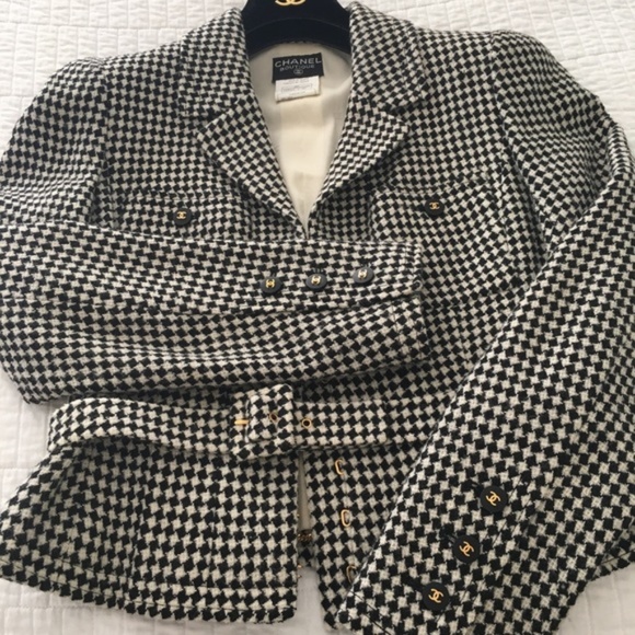 Chanel Jackets & Blazers - CHANEL Classic Herringbone Wool Belted Jacket